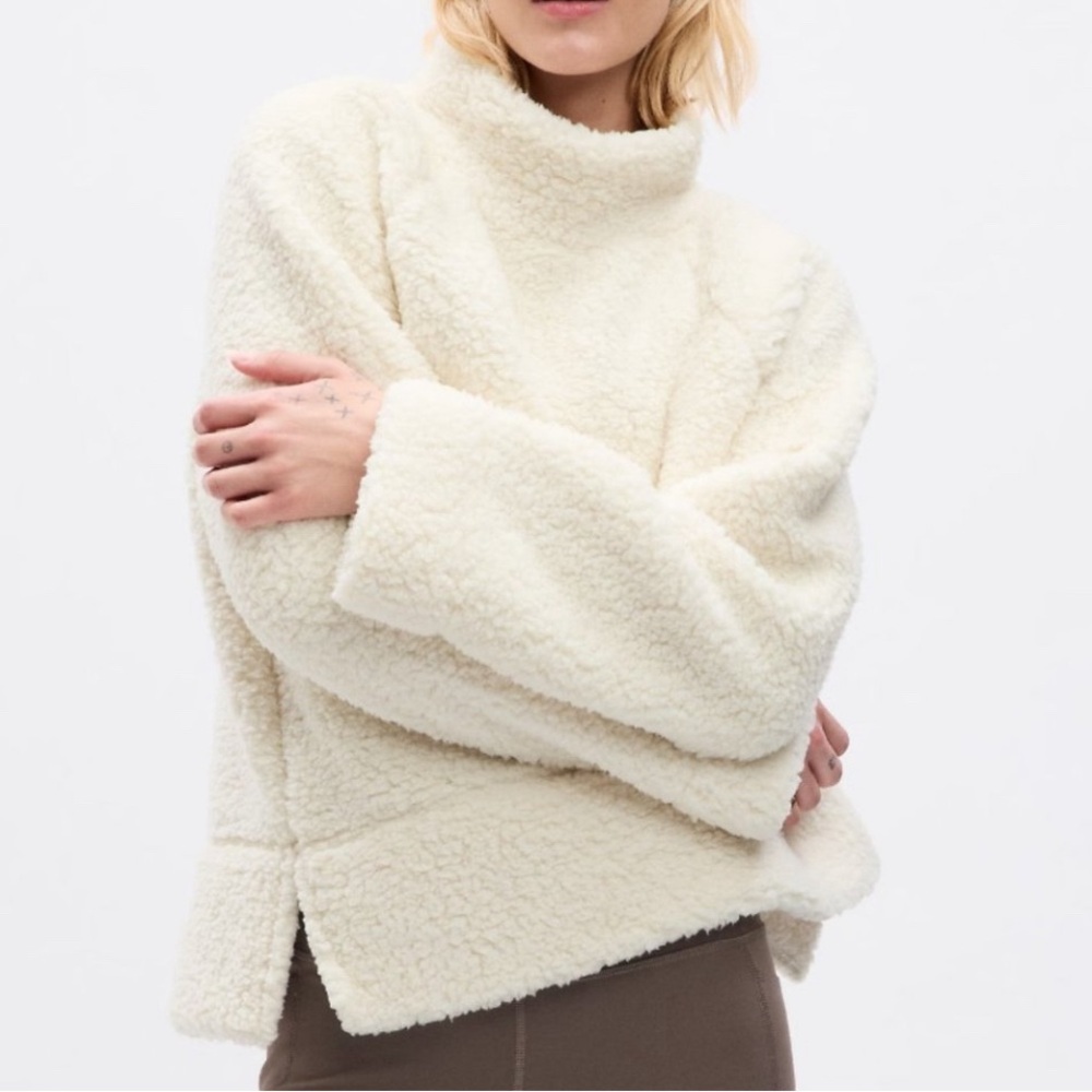 GAP Mockneck Sherpa Pullover. Women’s Size Small / Petite.
